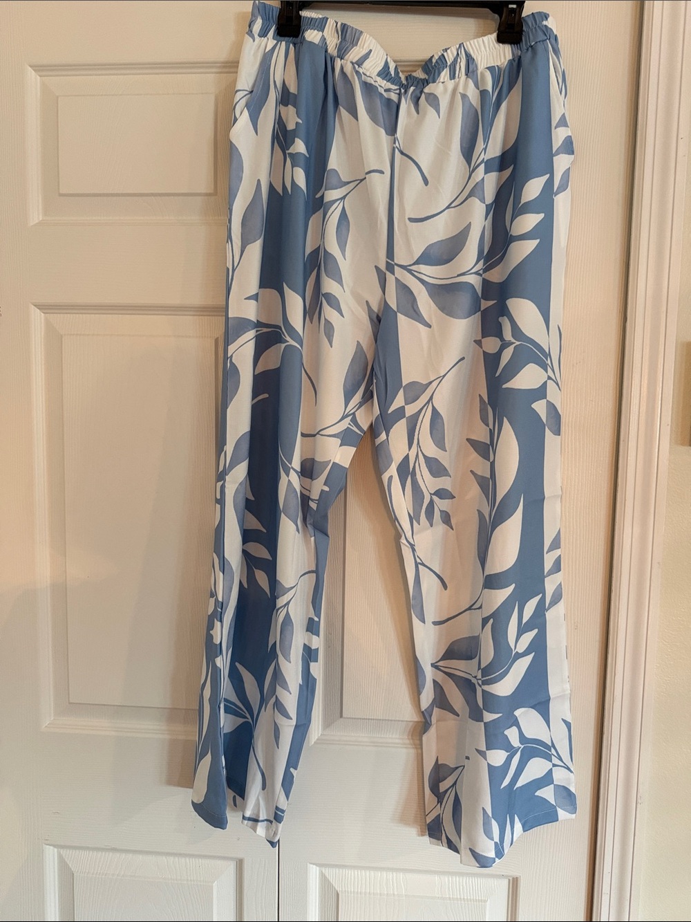 Blue and White Leaf Print Lounge Pants